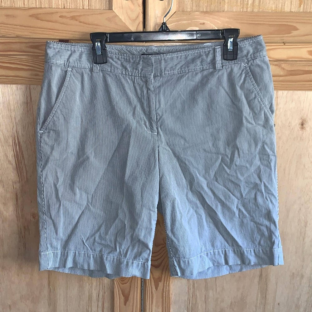 Lands’ End “Fit 1” casual pin striped shorts size 12